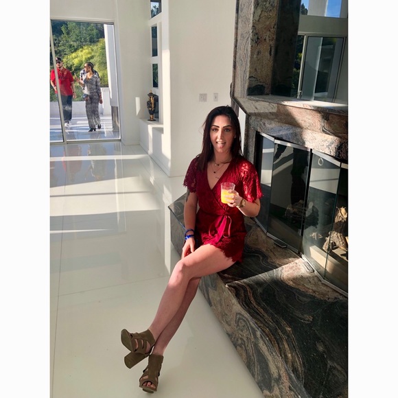 Meet your posher, Shelby - Picture 3 of 8